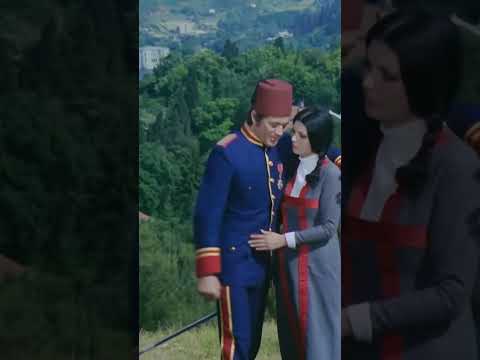 Çöl kartali filmi arka planinda 1972 yili istanbulunu goruyoruz her yer yemyesil