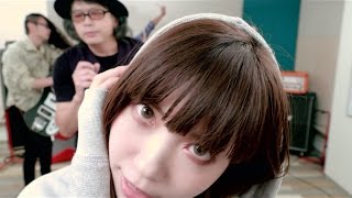 APPLE MEETS BAZOOKA “Bsus4” MV