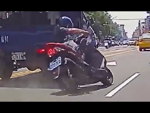 【車禍影片】小貨車及機車擦撞（2023.09.19 台南市中西區金華路三段