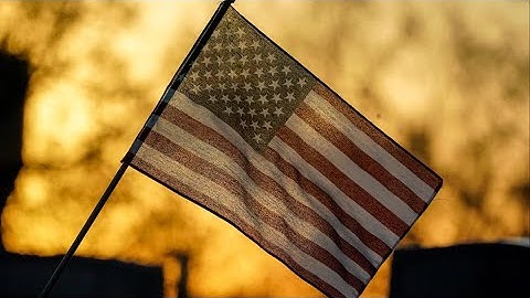 What stores are open, closed on Memorial Day?