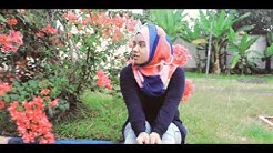 Nona Kampong Pisang  ( cipt. Bredhicx Poitz ) - Voc : Ola Gamalama  - Durasi: 4:51. 