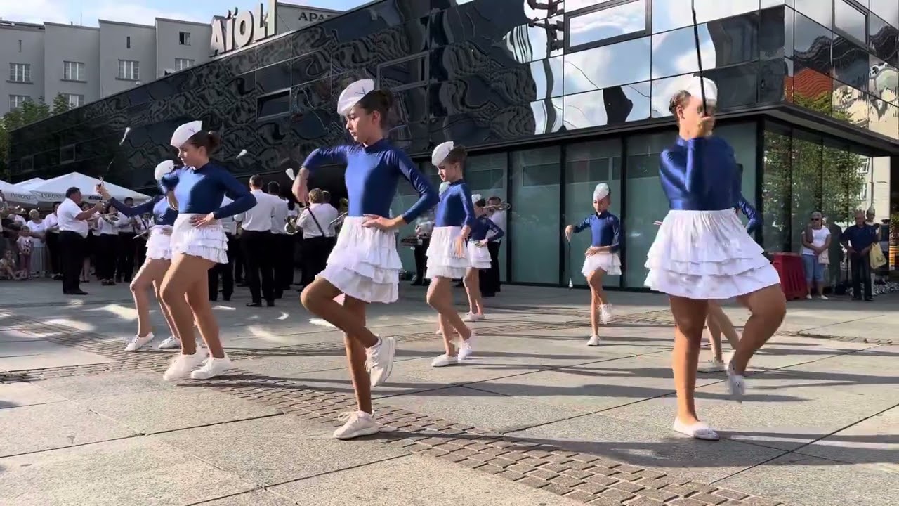 Mażoretki Akcent (juniorki i seniorki)