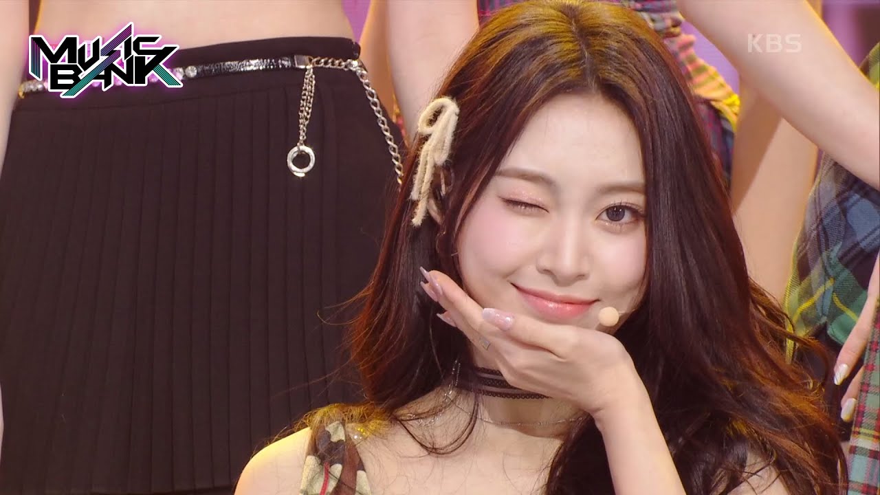 VROOM VROOM - Weeekly [Music Bank] | KBS WORLD TV 231110