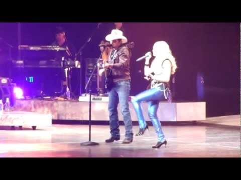 "Remind Me" - Brad Paisley Surprises Carrie Underwood While Singing - Nashville 9/23/2012
