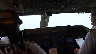 Air France Boeing 747-400 atterrissage brouillard Paris (Air France fog cockpit landing)