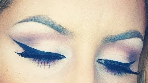 Winged Eyeliner Technique tutorial