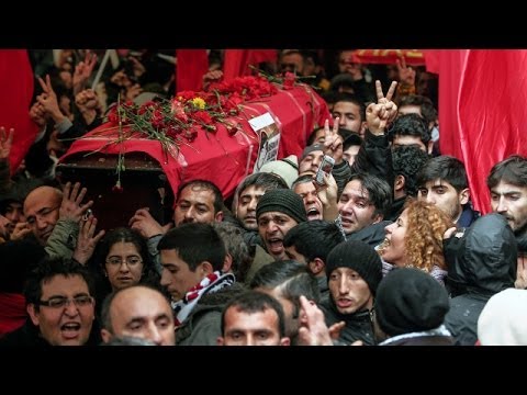 Berkin Elvan'ın cenazesi cemevinde - BBC TÜRKÇE