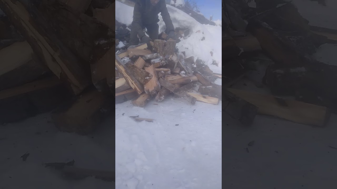 Рублю дрова зимой первое видео после сильных морозов 