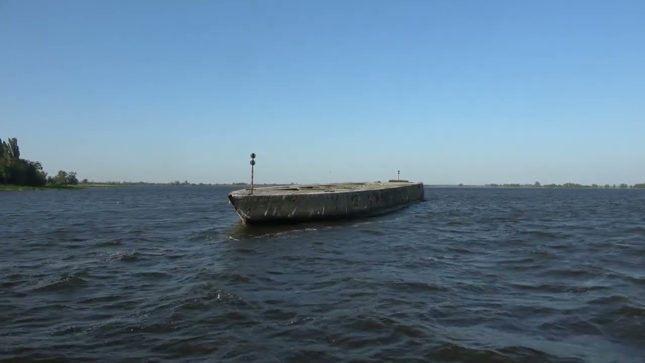 Floating in Szczecin / Betonowiec (Ulrich Finsterwalder concrete ship)