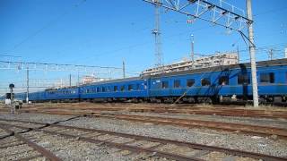【この光景も見納め...】DE10-1752牽引24系「北斗星」号 尾久車両センター内 回送