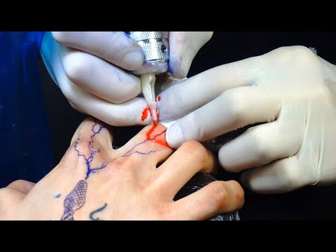 Vidéo: Les tatouages sur le cou s'estompent-ils rapidement ?