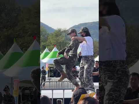   231006 지상군페스티벌 옹성우 스모크 Smokechallenge Ong Seong Wu Smoke Challenge Dance With His Fan