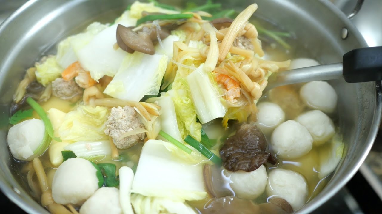 ต้มจืดเต้าหู้หมูสับวุ้นเส้นใส่ดอกไม้จีน และผักกาดขาว แกงจืดโบราณ หอม ๆ ... ต้มจืดเต้าหู้หมูสับวุ้นเส้นใส่ดอกไม้จีน และผักกาดขาว แกงจืดโบราณ หอม ๆ ...