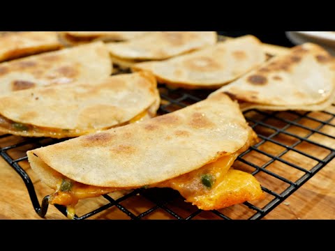 فيديو: كيفية صنع التورتيلا بالجبن المكسيكي