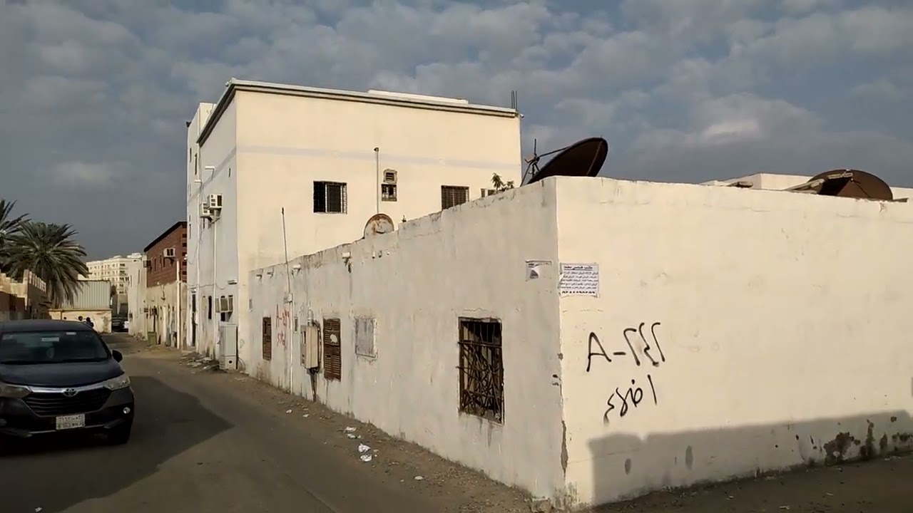 الإخلاء الكامل لحي النزهة الشعبي في مدينة جدة