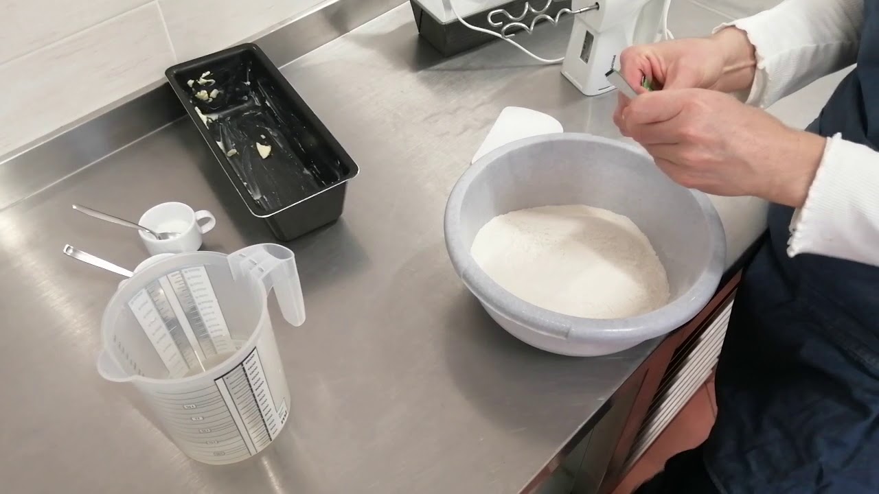 Peka enostavnega kruha