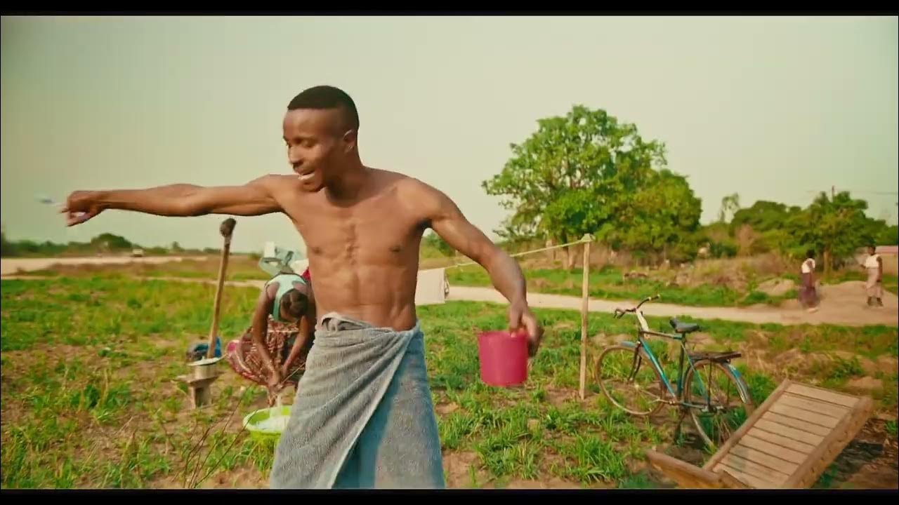 Bezaleo_Comprido_-_Homem_não_fica_pequeno___Oficial_Música_Video Bezaleo_Comprido_-_Homem_não_fica_pequeno___Oficial_Música_Video