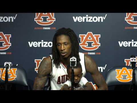 T J Dunans Hits Buzzer Beater To Beat Mercer 