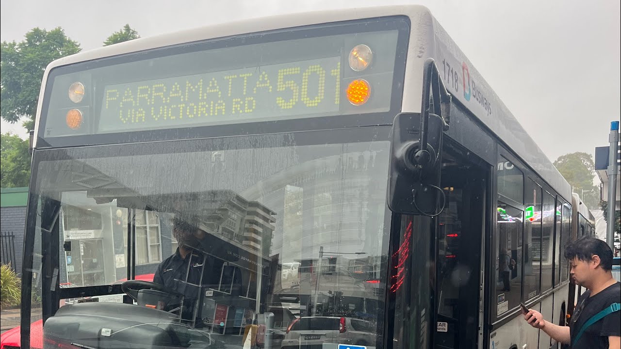 Busways Ryde m/o 1718 Volvo B12BLEA Euro 3 Custom Coaches CB60 National Strawberry Day Bendy Bus.