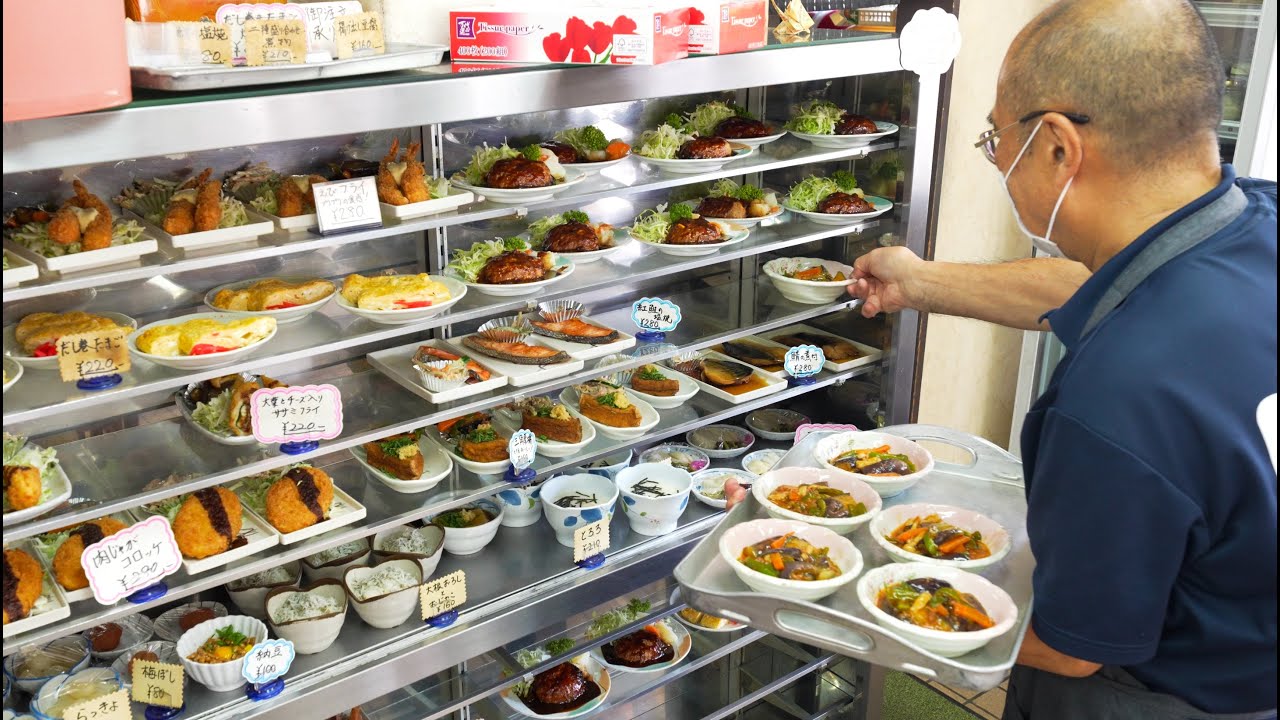 Старая добрая бабушкина забегаловка - японская уличная еда