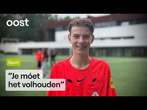 Twan (15) trains as a referee with Bas Nijhuis | RTV Oost
