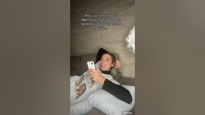 Quando chiedi aiuto a tua sorella piccola nelle pulizie perché sta rientrando tua mamma…