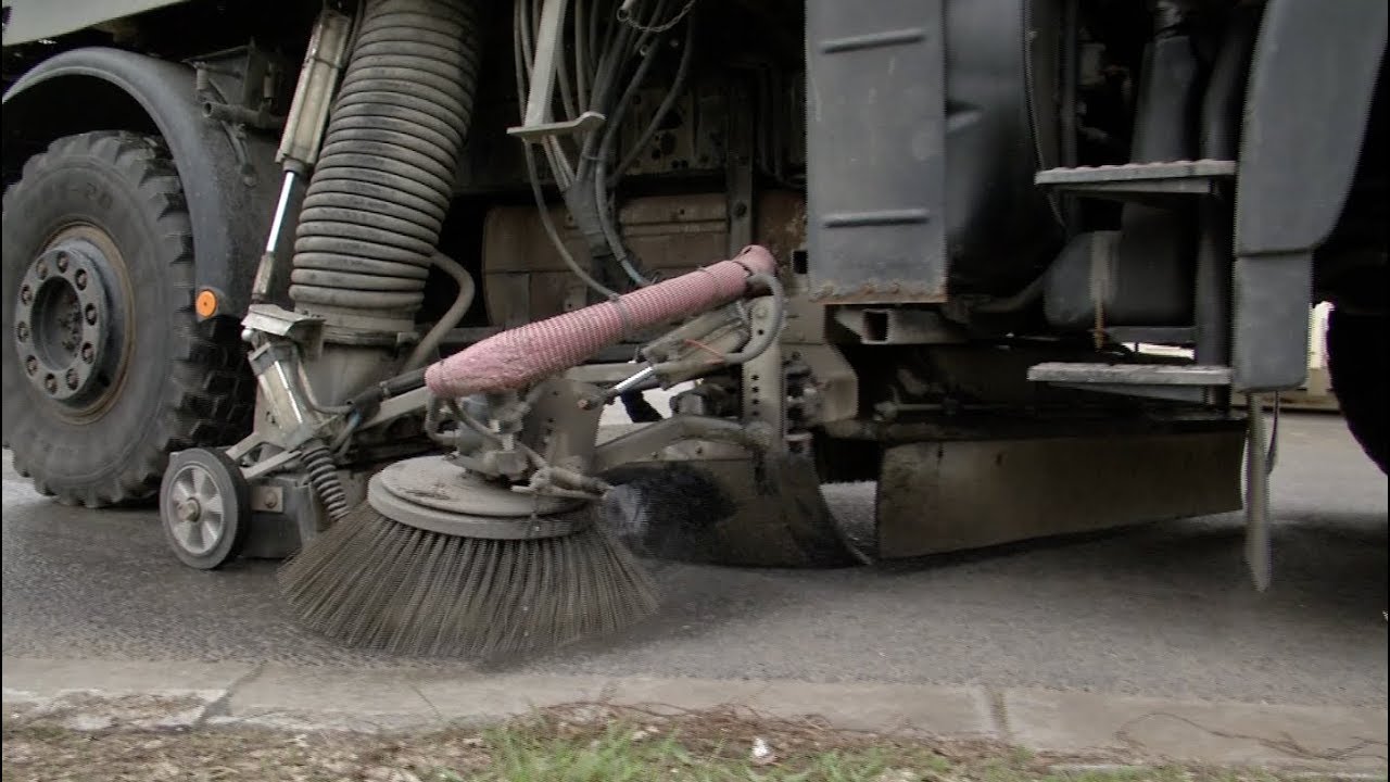 ZLÍN - Čištění silnic ve městě