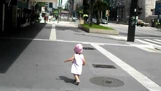 Saronga Kori andando na Paulista
