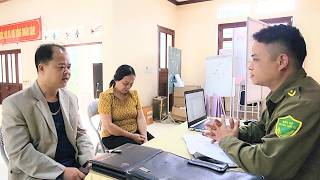Mrs. Thúy and the creditor went to the police to verify the borrower's documents.