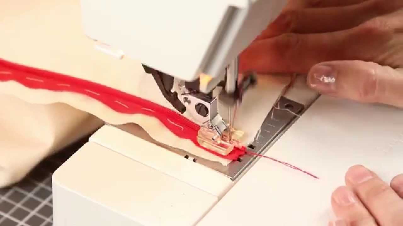 Вшиваем потайную молнию.