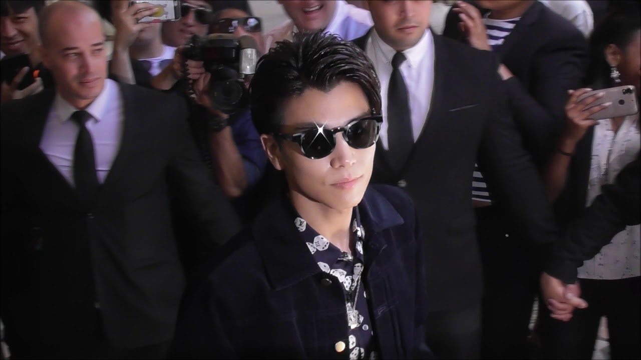 Takanori Iwata 岩田 剛典 J Soul Brothers Paris 21 June 18 Fashion Week Show Vuitton Youtube Takanori Iwata 岩田 剛典 J Soul Brothers Paris 21 June 18 Fashion Week Show Vuitton Youtube