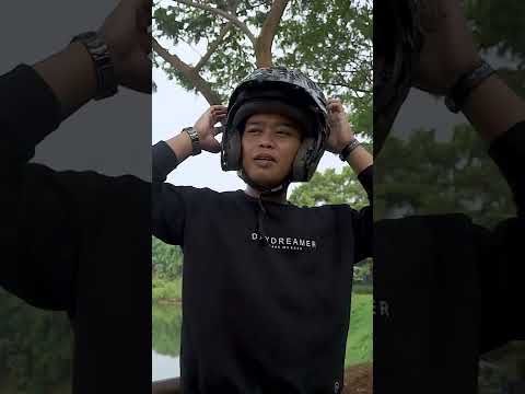ketika-kepala-gatel-tapi-males-buka-helm-#tiktok-#tiktokvideo-#tiktokviral