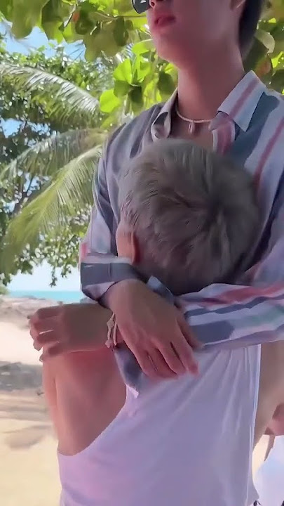 fourth picking one with one hand and gem looks so comfortable 🌚🪥🌻👀✨#geminifourth