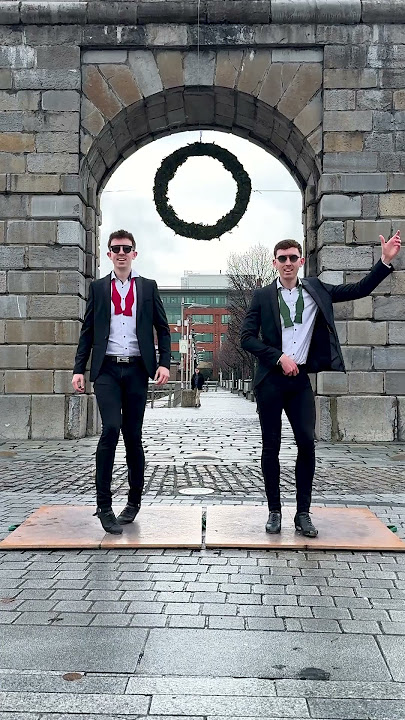 Feliz NaviDANCE #feliznavidad #holidayswithshorts