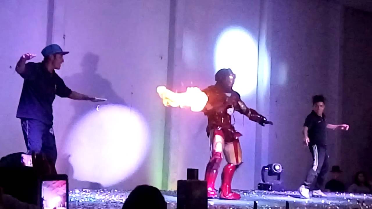 muñeco iron man bailando