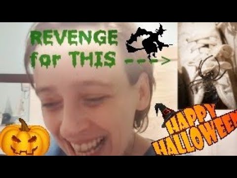HALLOWEEN JUMP SCARE PRANK ON MY DAUGHTER - YouTube