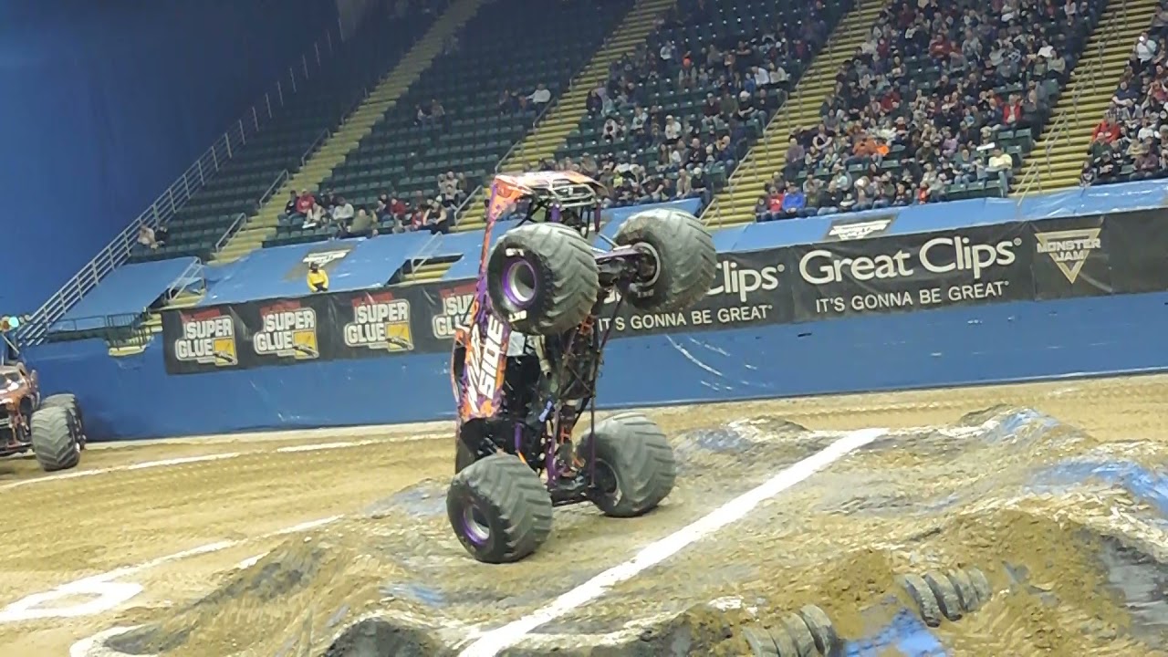 Wild Side Monster Truck 2 Wheel Skills Challenge ( Monster Jam Nutter