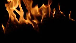 1 Dakikalık Kısa Bir Şömine Keyifi