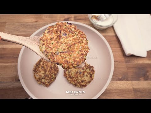 Low-Carb Rezept für Zucchini-Rösti Zutaten: - ca. 500g Zucchini - 1/2 Zitrone - 4 Eier (M) - 2 Zwieb. 