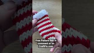 Knitting cute mini stockings for the Xmas tree