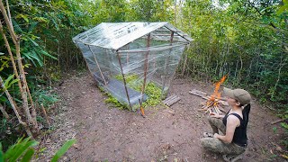 Solo Overnight Bushcraft Tent Using Plastic Wrap - Survival Alone in Forest - Bushcraft Skills