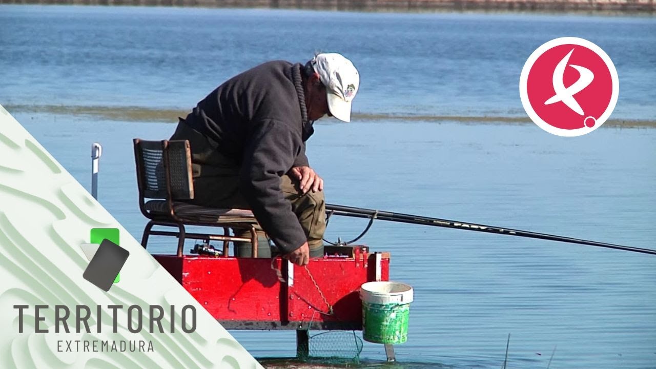 En Brozas mantienien la tradición de la pesca de la tenca en burro | Territorio Extremadura