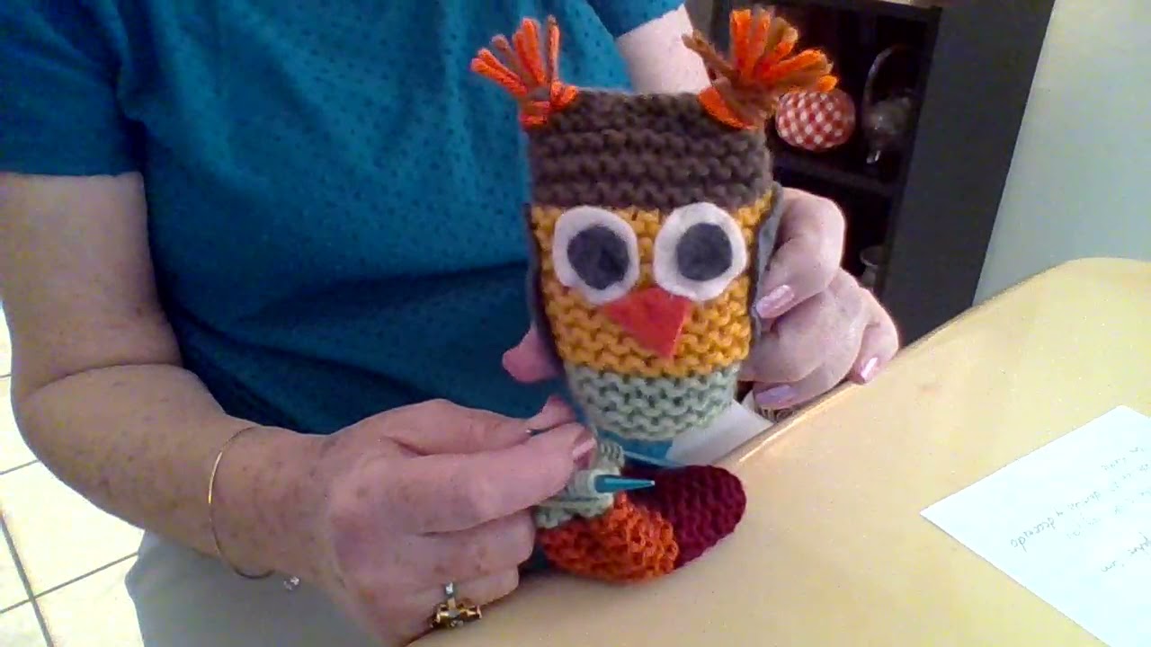 Buho tejido a dos agujas.