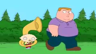 Stewie siguiendo gordos con una tuba Padre de familia, Español Latino