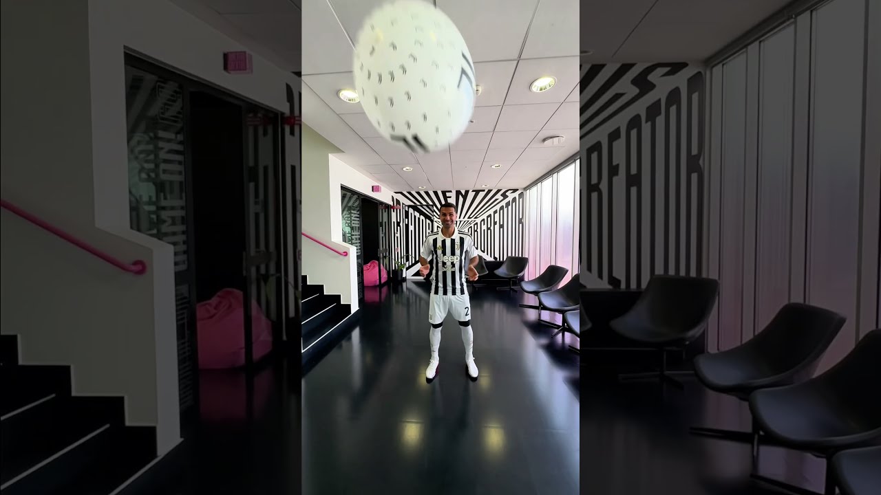 Juventus players in a baloon challenge 🎈​😂​