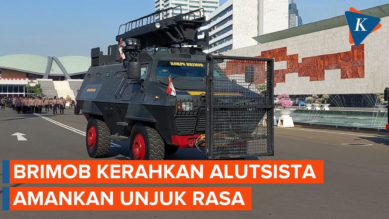 Brimob Bersenjata dan Mobil Rantis Antisipasi Demo di DPR - YouTube
