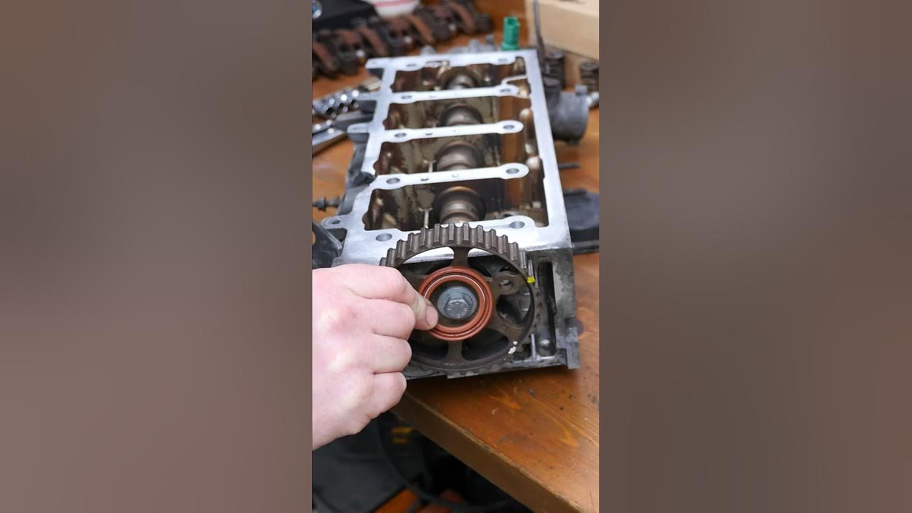Replacing Camshaft Seal. #shorts #peugeot #mechanic - YouTube