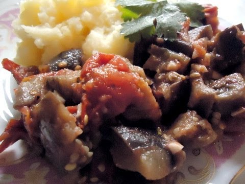 Баклажаны тушеные с помидорами