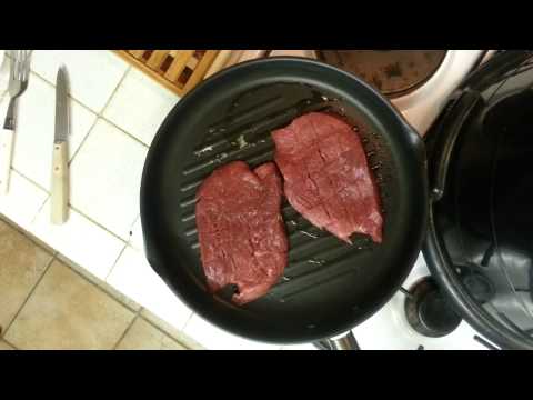 Vidéo: Comment Faire Griller Un Steak De Boeuf Dans Une Poêle à Griller