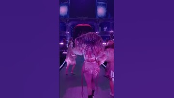 Lady Gaga canta "Dead Dance" ai VMAs 2025